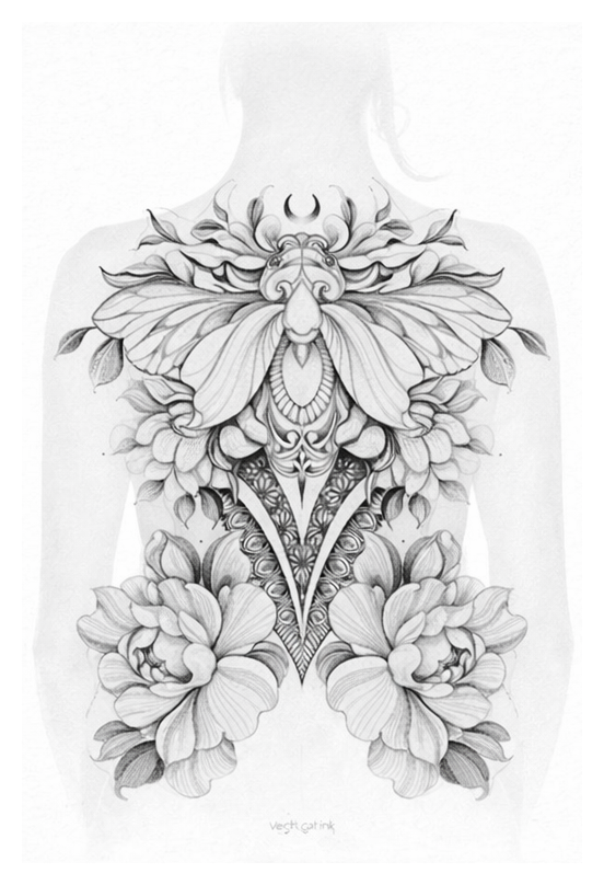 (SPEZIALPREIS)  Moth-Motiv am oberen Rücken (ornamental & floral)