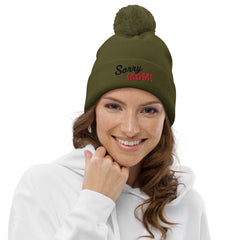 Bommel-Beanie mit Stickerei